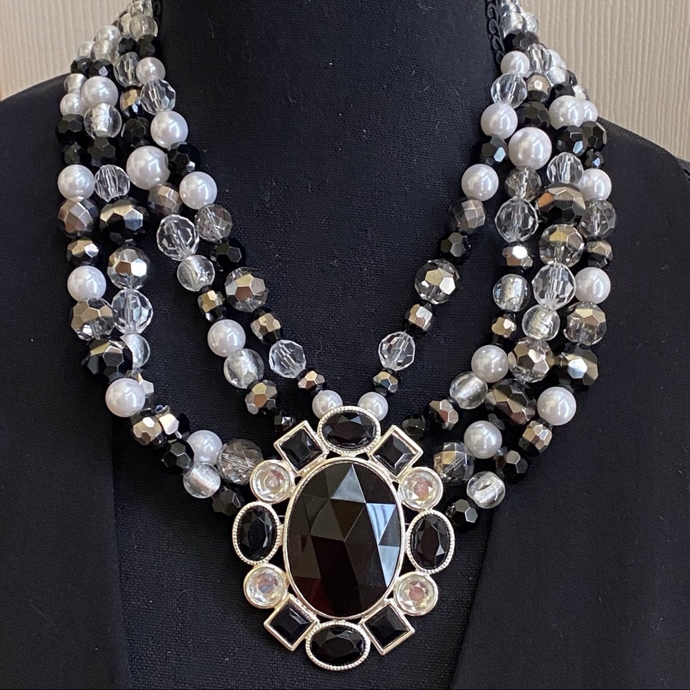 White House Black Market Black Faux Pearl Statement Necklace - Picture 7 of 11
